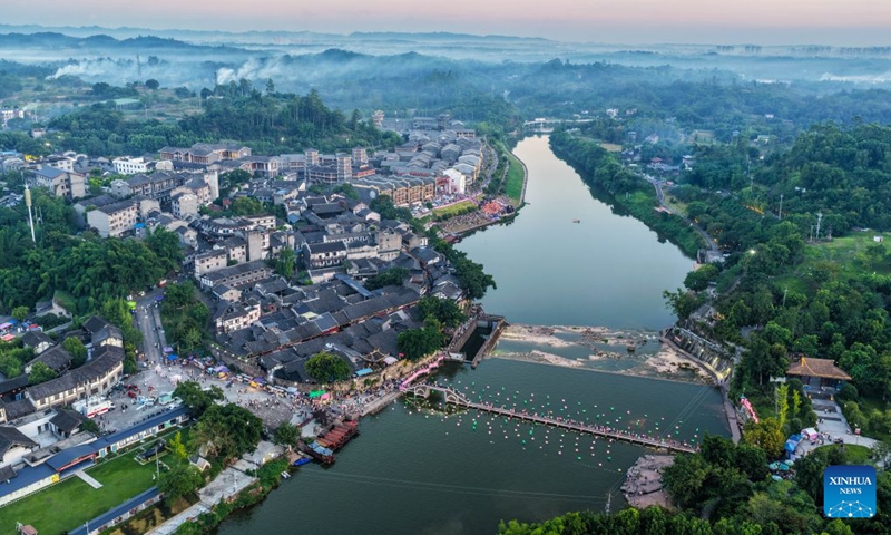 An aerial drone photo taken on Aug. 15, 2026 shows a view of the tourism and culture festival themed on floating lanterns for the Qixi Festival, also known as Chinese Valentine's Day, in Rongchang District of southwest China's Chongqing Municipality. The tourism and culture festival kicked off here on Saturday, featuring a concert, a parade and various performances including molten iron fireworks and bamboo raft shows. (Photo: Xinhua)