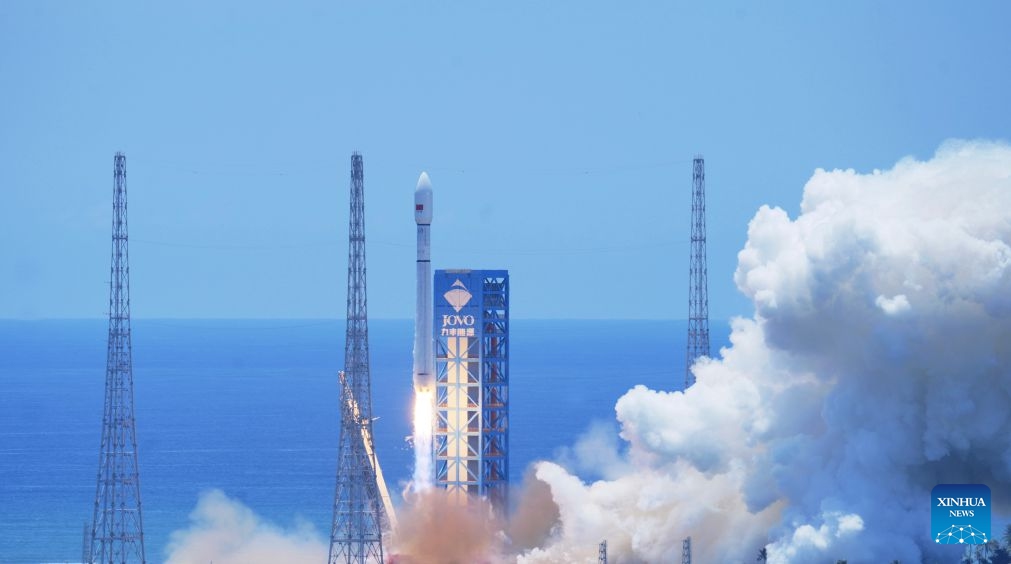 A Long March-12 carrier rocket carrying the 24th group of the low-orbit internet satellites blasts off from a commercial spacecraft launch site in south China's Hainan Province, Aug. 16, 2026. China sent a new batch of internet satellites into orbit Sunday from a commercial spacecraft launch site in the southern island province of Hainan. The satellites, the 24th group of the low-orbit internet satellites, lifted off aboard a Long March-12 carrier rocket at 12:10 p.m. (Beijing Time) and entered their preset orbits successfully. (Photo: Xinhua)