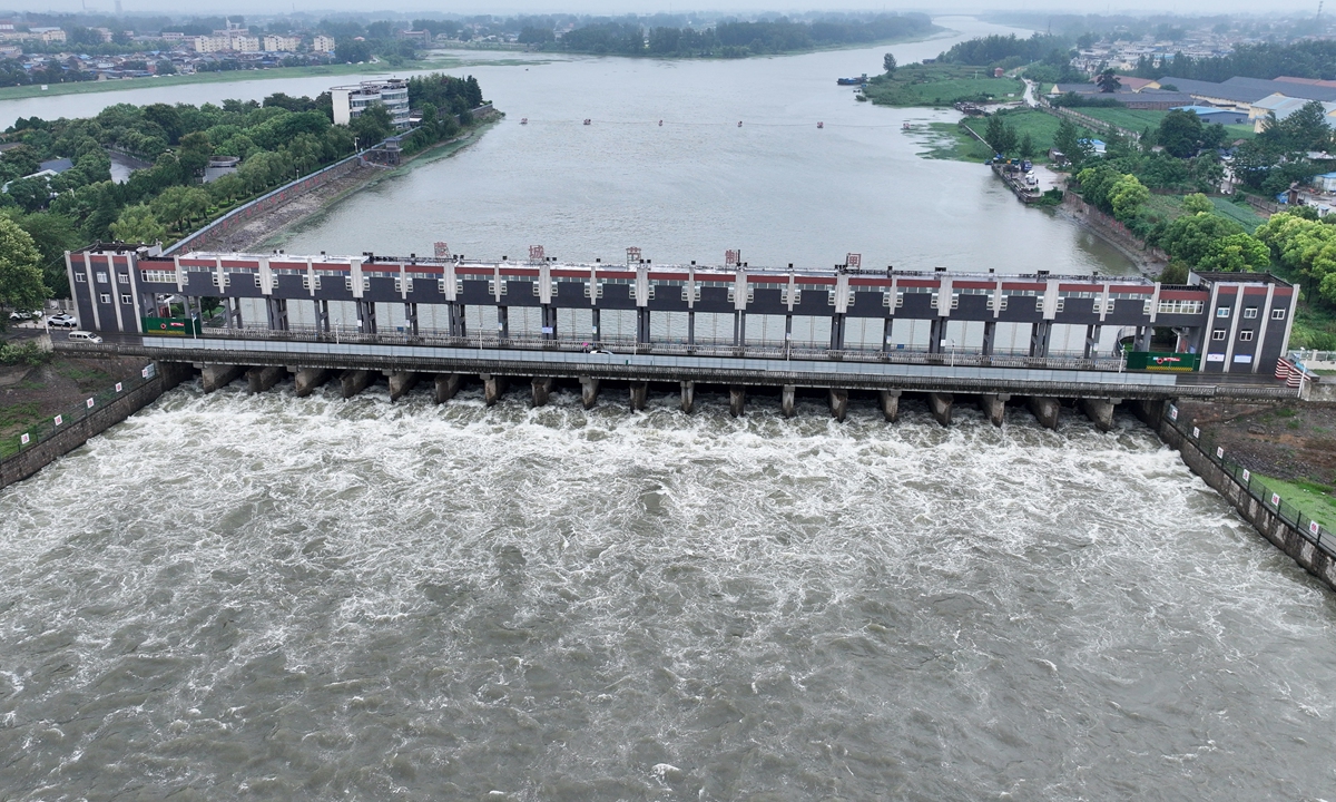 Mengcheng Sluice over the Guo River in Mengcheng, East China's Anhui Province, discharges water to cope with heavy rainfall brought by Typhoon Dolphin on August 12, 2026. Photo: VCG