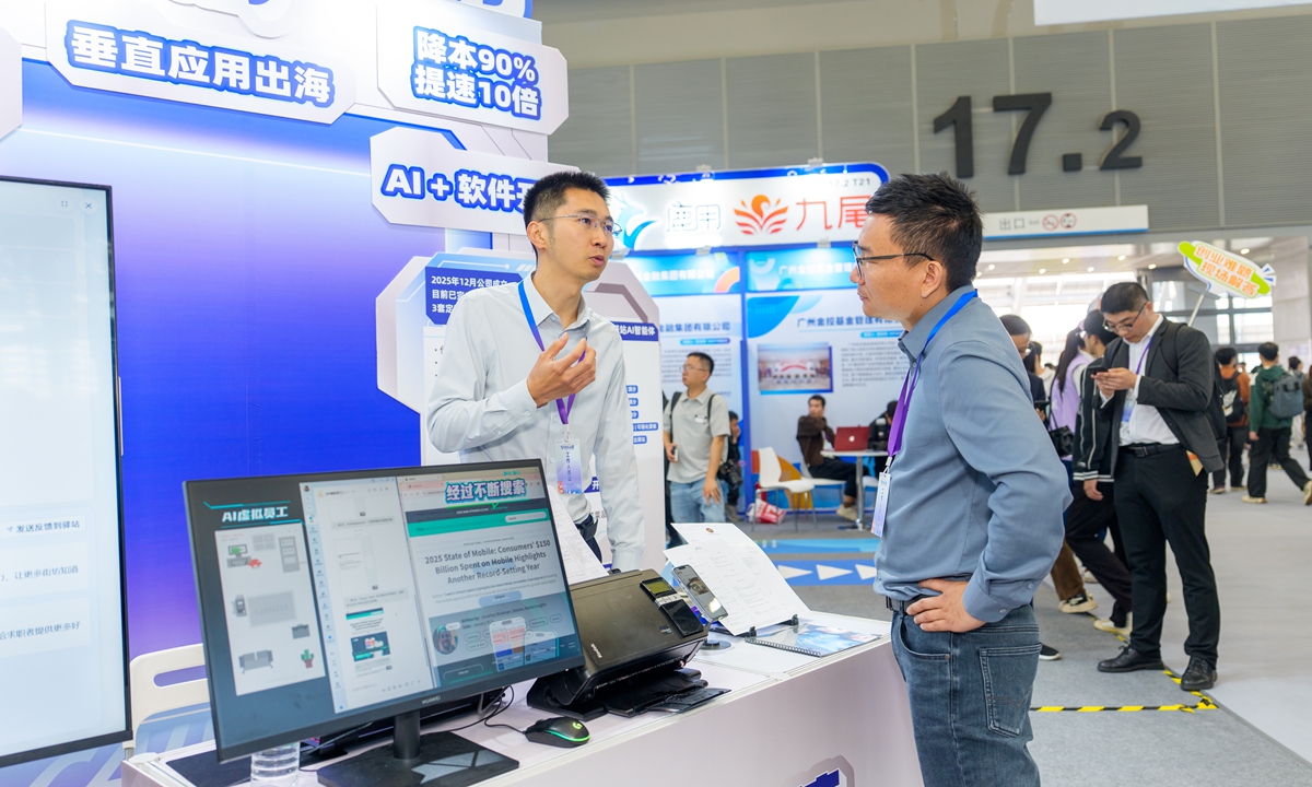 A visitor inquires about AI-powered entrepreneurship solutions at an industry fair hosted by local authorities in Guangzhou, South China's Guangdong Province on March 15, 2026. Photo: VCG