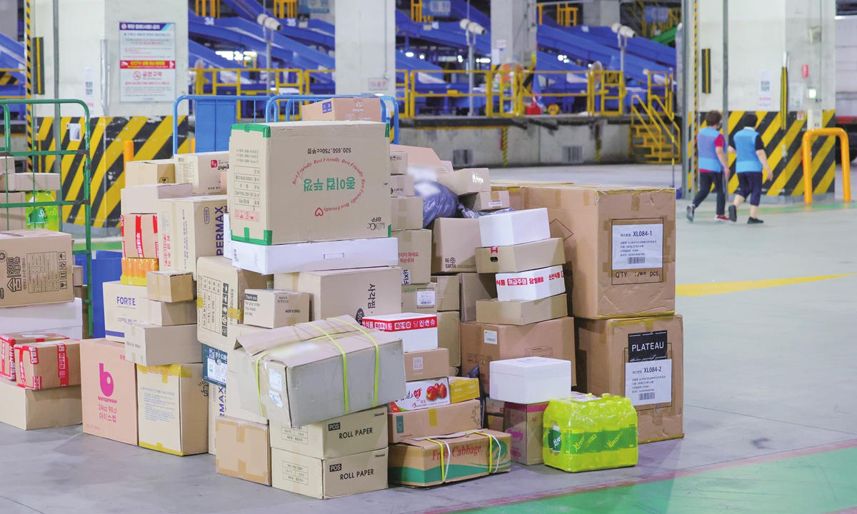 Photo shows a quiet scene at a courier logistics center in Seoul, South Korea on August 13, 2026. Deliveries from South Korea's major courier companies will come to a halt this Thursday and Friday. CJ Logistics, Hanjin Express and Lotte Global Logistics have designated August 14-15 as a