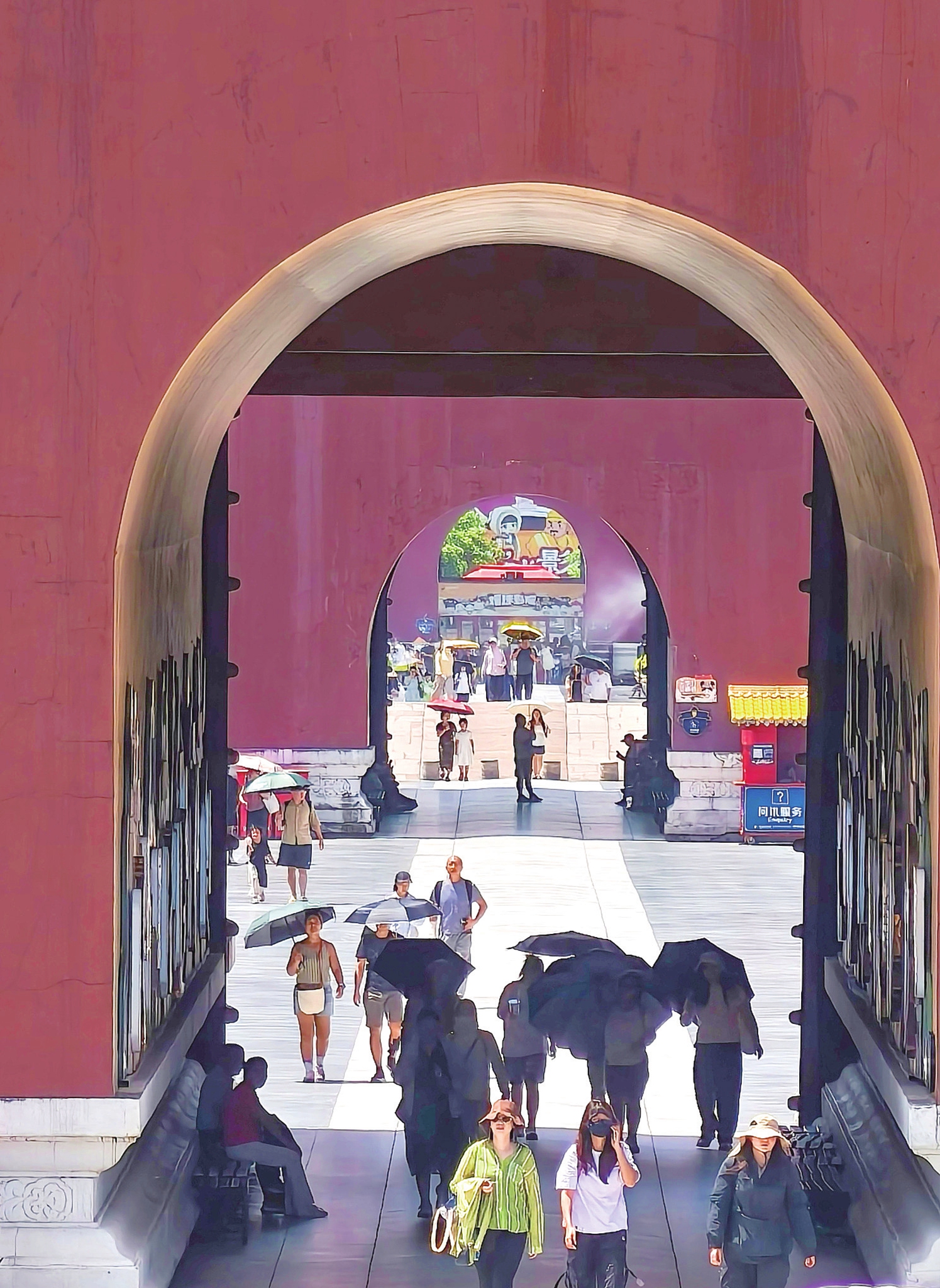Tourists visit the Palace of Ming and Qing Dynasties within Hengdian World Studios in Dongyang, East China's Zhejiang Province, on July 7, 2026. Photo: VCG