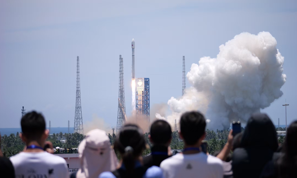 A Long March-12 carrier rocket carrying the 24th group of low-orbit internet satellites blasts off from Hainan Commercial Space Launch Site in South China's Hainan Province, on August 16, 2026. Photo: Courtesy of the Hainan International Commercial Space Launch Co, Ltd