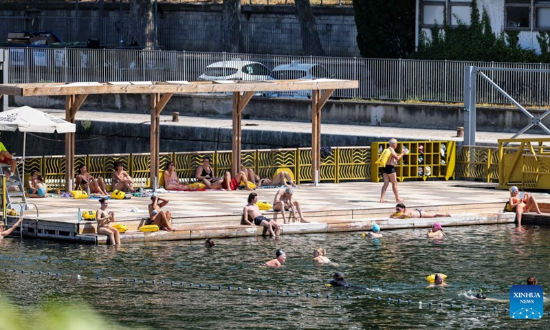 People swim in the Seine River during a heatwave in Paris, France, Aug. 14, 2026. (Xinhua/Wu Huiwo)