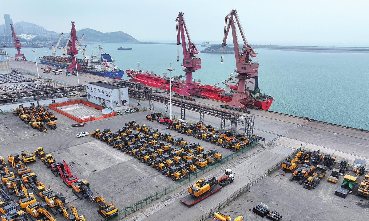 Cargo ships berth at Lianyungang Port in East China's Jiangsu Province, loading construction vehicles and machinery for export. Photo: VCG