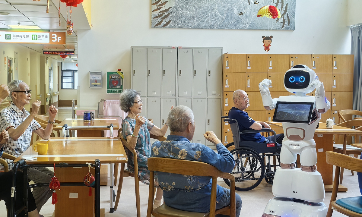 Elderly residents interact with a robot at the Shenzhen Nursing Home, South China's Guangdong Province. Photo: Courtesy of Shenzhen Nursing Home