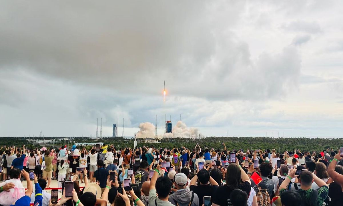 The 23rd group of low-orbit internet satellites aboard a Long March-8A carrier rocket is launched on August 4, 2026 from a commercial spacecraft launch site in the southern island province of Hainan. Photo: VCG