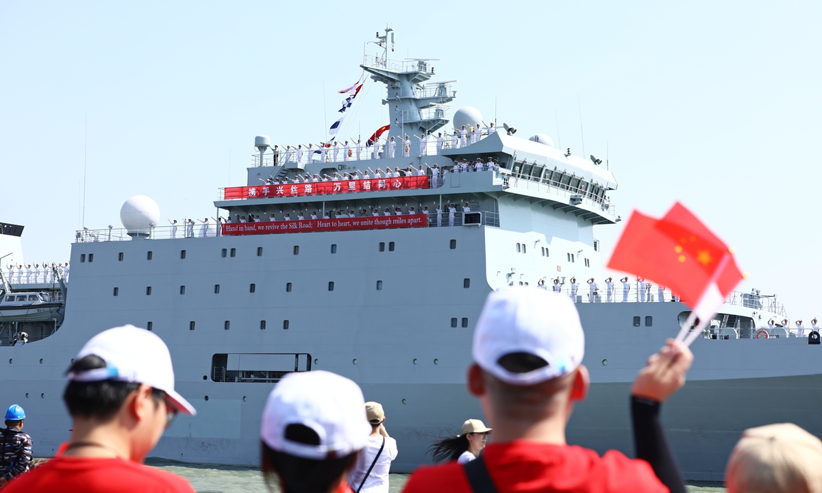 Welcoming crowds wave Chinese and Indonesian flags as the Chinese People's Liberation Army (PLA) Navy's 83rd formation arrives at Tanjung Perak Port in Surabaya, Indonesia, on August 2, 2026. Photo: VCG