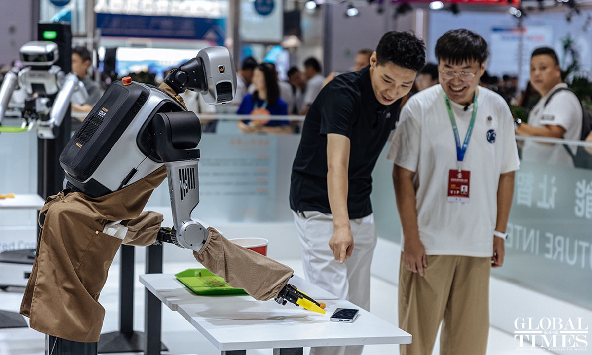 The 2026 World Robot Conference officially opened in Beijing on August 19. Boasting expanded scale, the five-day event gathers over 300 exhibitors (up 36% y-o-y), more than 2,000 exhibits and 150 debut products. It features over 60 themed activities, double the number from last year. Photos: Li Hao/GT