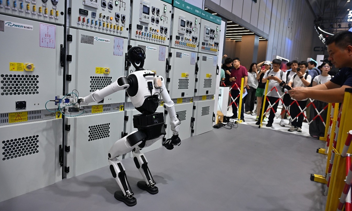 The Tien Kung 3.0 humanoid robot demonstrates aa power facility inspection task at the 2026 World Robot Conference on August 20, 2026. Photo: Tao Mingyang/GT
