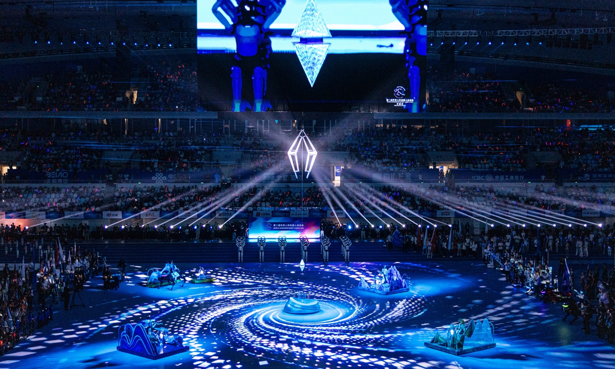 The “Zhixin,” or intelligence chip — WHRG’s equivalent to the Olympic flame — lits up above the “Ice Ribbon” on August 22， 2026. Photo：Li Hao/GT