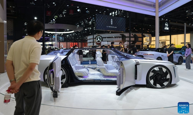 Visitors view an AVATR concept car at the Chengdu Motor Show 2026 in Chengdu, southwest China's Sichuan Province, Aug. 21, 2026. The Chengdu Motor Show 2026 kicked off at Western China International Expo City in Chengdu on Friday. The show features around 1,600 vehicles from nearly 120 domestic and international brands and runs until Aug. 30. (Xinhua/Xu Bingjie)