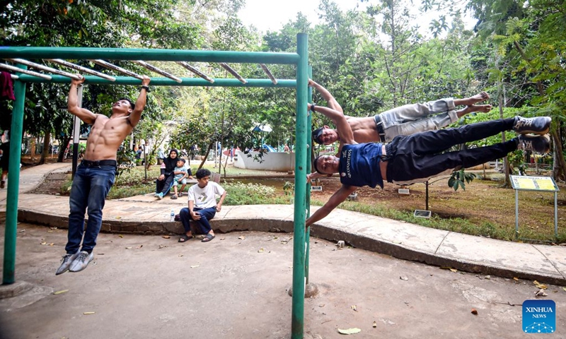 Members of a calisthenic community practice street workouts with simple iron bars at a public park in South Tangerang, Banten Province, Indonesia, Aug. 22, 2026. (Xinhua/Agung Kuncahya B.)