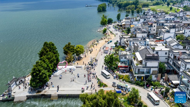 An aerial drone photo shows people visiting the Erhai Lake ecological corridor in Dali, southwest China's Yunnan Province, Aug. 21, 2026. Photo: Xinhua