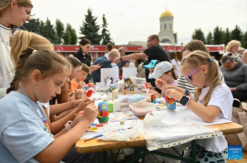 Children make Matryoshka dolls at the Russian Field Art Festival at Victory Park in Moscow, Russia, on Aug. 22, 2026. The 15th Russian Field Art Festival kicked off at Victory Park in Moscow, Russia, on Aug. 22. (Photo by Alexander Zemlianichenko Jr/Xinhua)