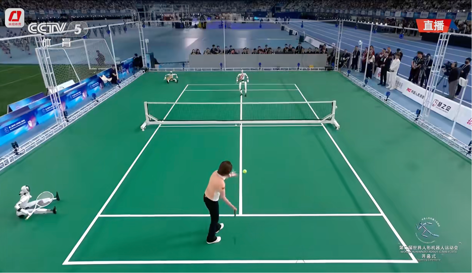 A humanoid robot developed by Galbot plays tennis against Chinese tennis star Zheng Jie at the second World Humanoid Robot Sports Games in Beijing on August 22, 2026. Photo: Screenshot from CCTV News