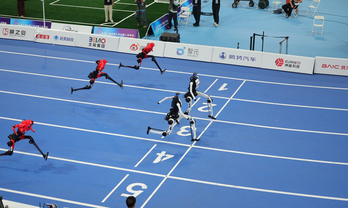 The large group 100-meter sprint match on the 2nd World Humanoid Robot Games on August 26, 2026. Photo: Li Hao/GT