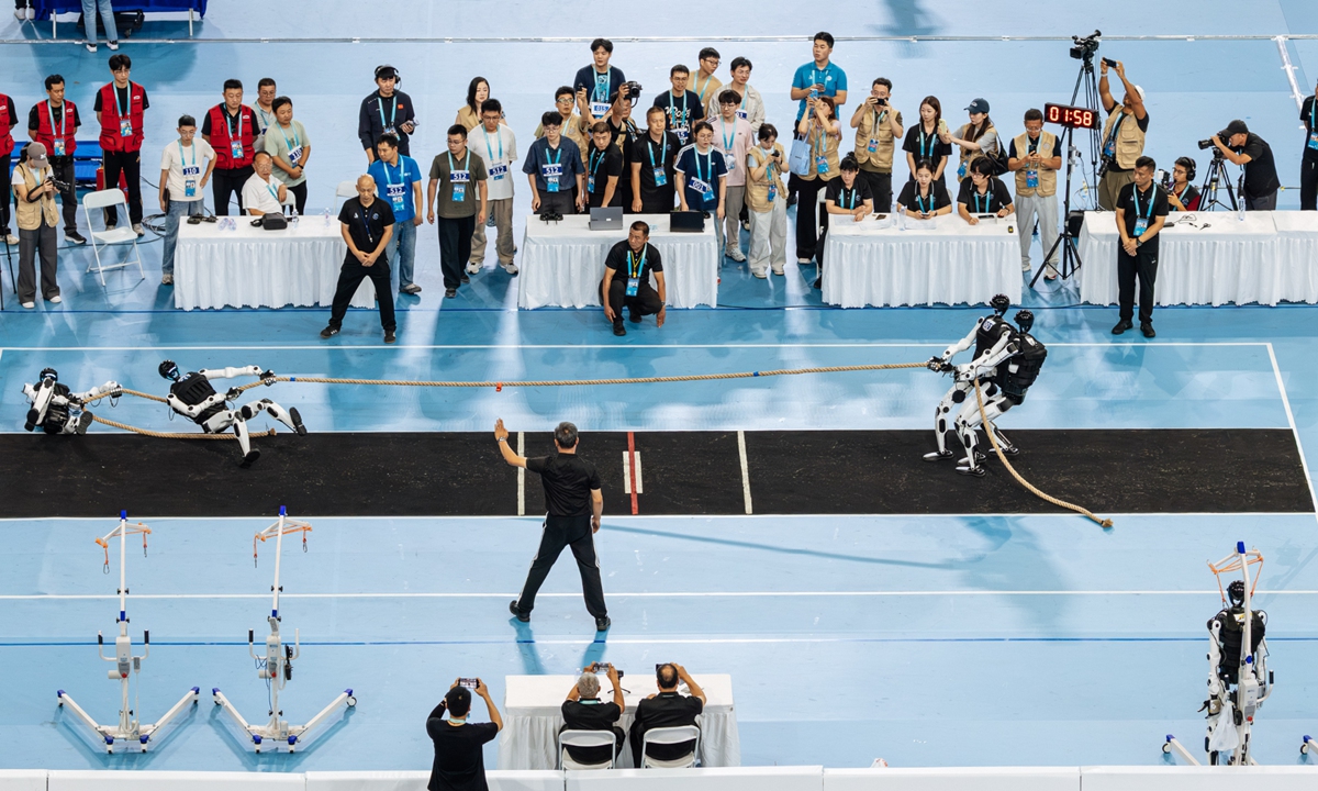 Two groups of humanoid robots compete in the tug-of-war event at the 2nd World Humanoid Robot Games in Beijing on August 25, 2026. Photo: Li Hao/GT
