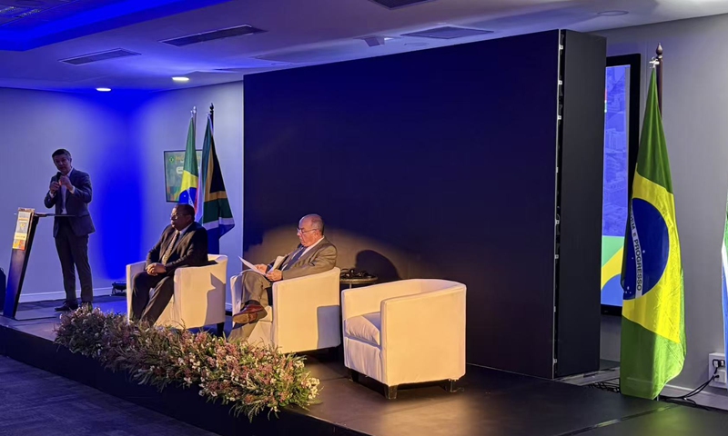 Laudemir Muller, president of ApexBrasil (left), Benedicto Fonseca Filho, Brazilian ambassador to South Africa(middle), and Mauro Vieira, Brazilian minister of Foreign Affairs. Photo: Courtesy of Brasil 247