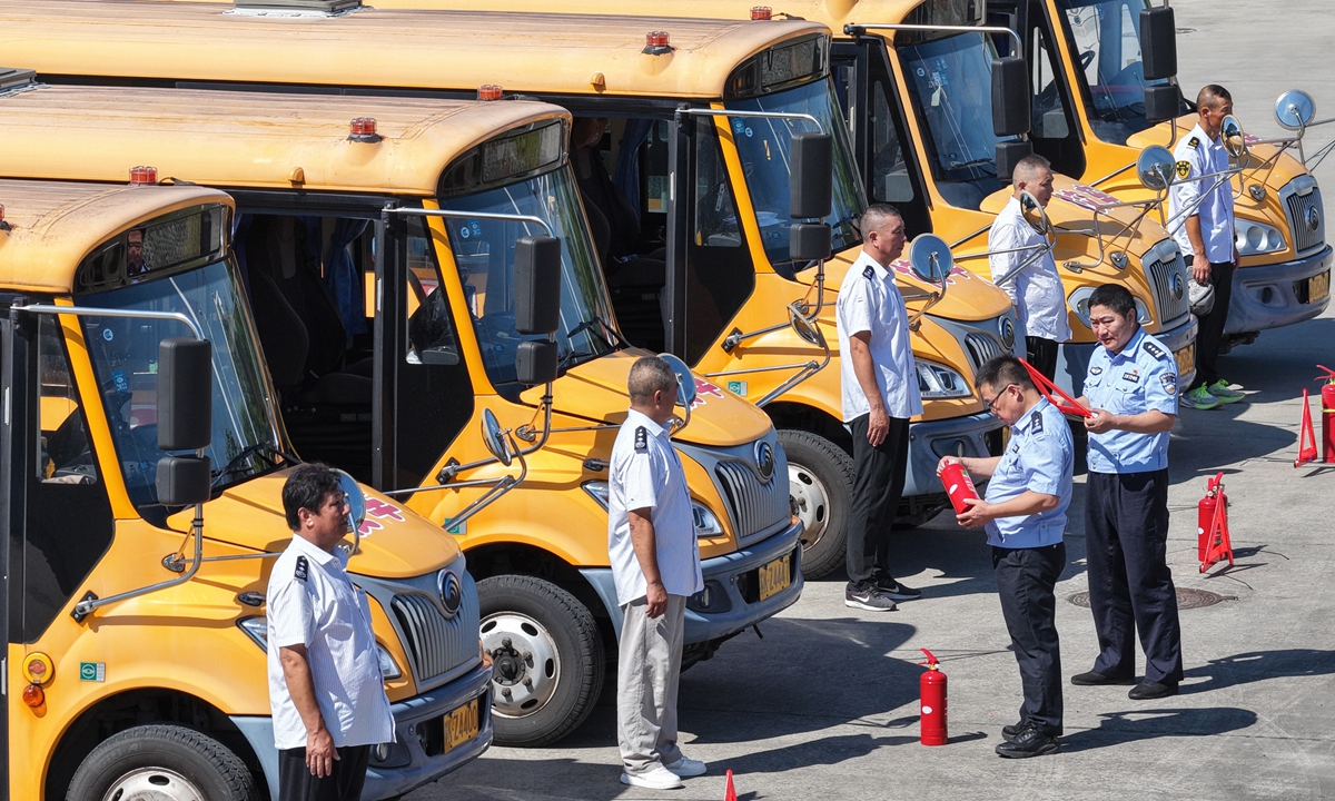 Police officers conduct a safety inspection on school buses in Gaoyou, East China's Jiangsu Provinceon August 27, 2026 ahead of the new semester. Photo: VCG