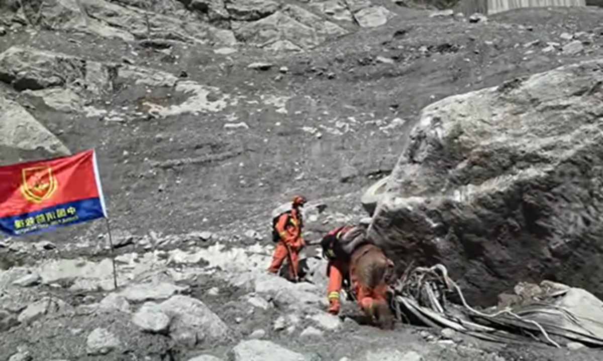Rescuers reach the core area of the mudslide disaster in Southwest China's Xizang Region at around 4:30 pm on August 28, 2026. Photo: Screenshot from CCTV's video