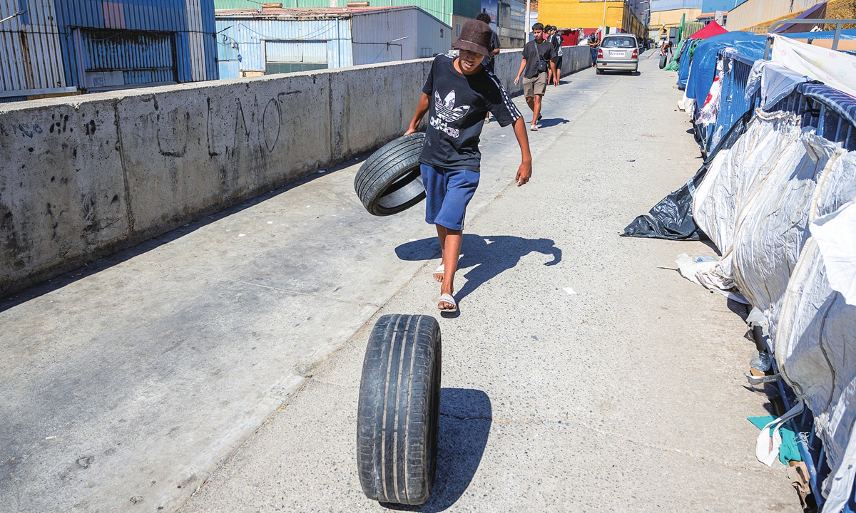 A person at the El Tarajal industrial estate on August 28, 2026, in Ceuta, Spain. Ceuta has announced plans to refurbish the six industrial units into a reception center. The recent migration crisis in Ceuta saw estimated 70,000 people enter the Spanish North African enclave from Morocco on July 30. Photo: VCG