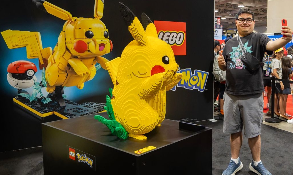 A man takes a selfie with a LEGO Pikachu on display at the 2026 Fan Expo Canada in Toronto, Canada, on Aug. 28, 2026. As a major comics, sci-fi, anime and gaming event in Canada, this annual convention runs from Aug. 27 to 30, drawing thousands of fans from around the world. (Photo by Zou Zheng/Xinhua)