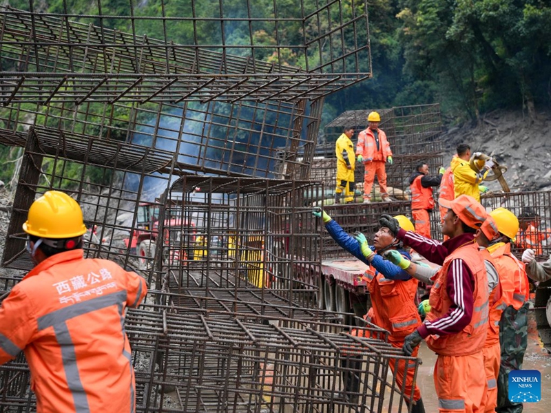 Staff members arrange gabion baskets at the mudslide-hit areas in Gyirong County, southwest China's Xizang Autonomous Region, Aug. 29, 2026. Staff members stepped up efforts on Saturday to install rock-filled gabion baskets along roadsides to keep falling rocks and debris out of roadways in the mudslide-hit area. (Xinhua/Jigme Dorje)