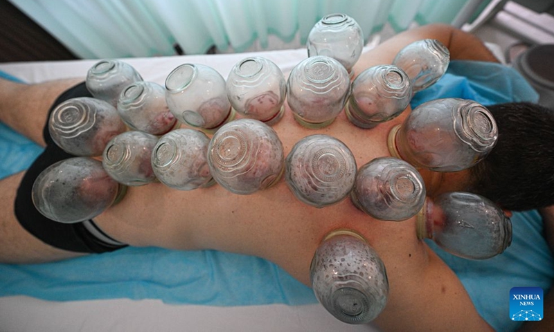 A foreigner experiences cupping therapy at Sanya International Friendship Sanatorium of Traditional Chinese Medicine (TCM) in Sanya, south China's Hainan Province, Aug. 27, 2026. Photo: Xinhua