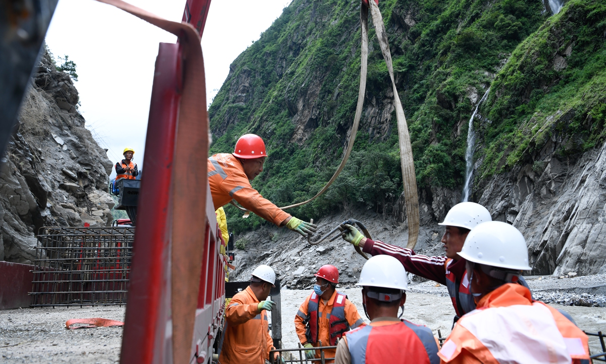 Rescue workers unload reinforced gabions at the Gyirong Port in Southwest China's Xizang Autonomous Region on September 4, 2026 as post-mudslide disaster relief work continues. Photo: VCG 