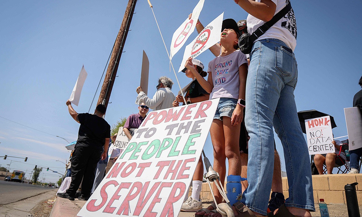 Demonstrators wave signs during a nationwide protest against AI data center expansion in Imperial, California on July 18, 2026. Photo: VCG 