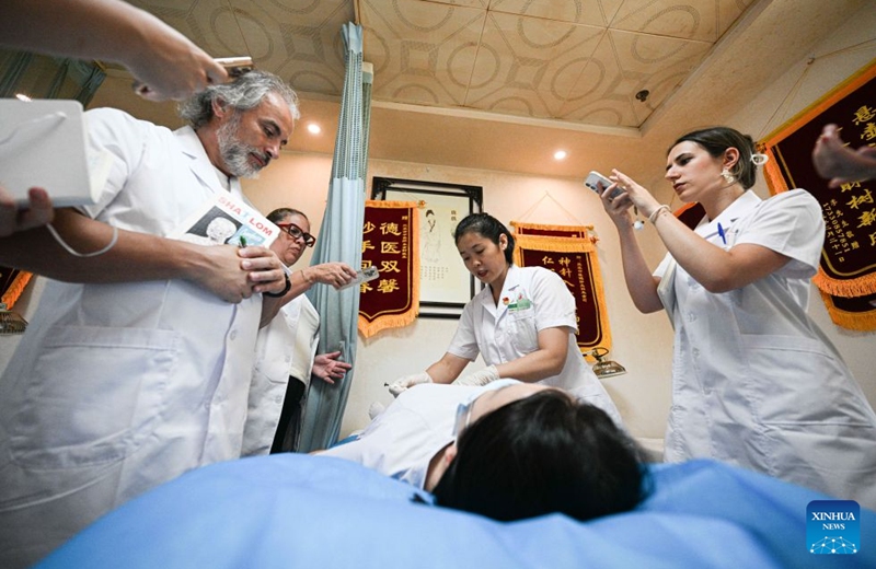 A doctor (2nd R) instructs international students in traditional Chinese medicine (TCM) treatments at Sanya Hospital of TCM in Sanya, south China's Hainan Province, Aug. 26, 2026. Photo: Xinhua