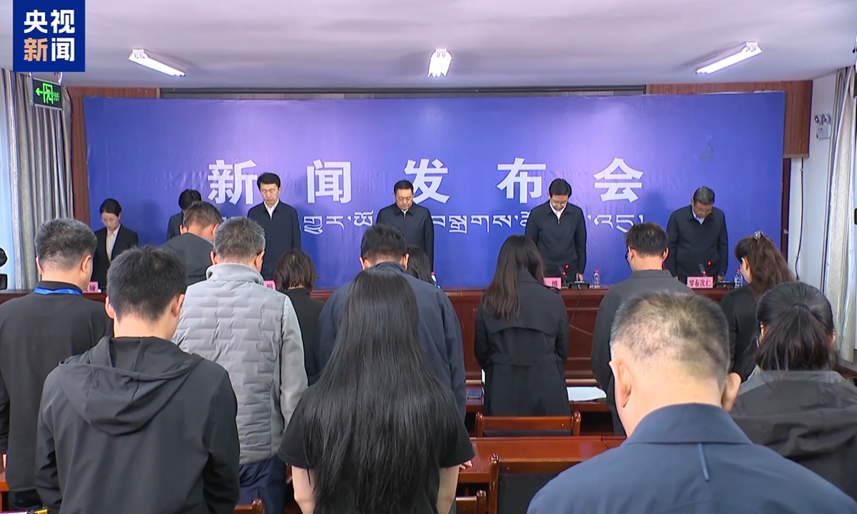 Participants at a press conference held by the Information Office of the People's Government of the Xizang Autonomous Region observe a moment of silence on August 30, 2026, for the victims of the deadly mudslide that struck Gyirong Port in Xigaze, Southwest China's Xizang Autonomous Region, on August 26, 2026. Photo: CCTV News