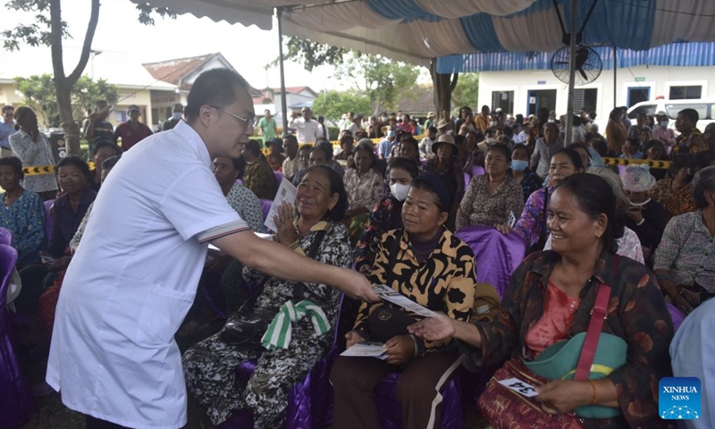 A Chinese doctor hands out brochures on Traditional Chinese Medicine (TCM) at Svay Chek Referral Hospital in Banteay Meanchey province, Cambodia, on Aug. 29, 2026. (Photo by Van Pov/Xinhua)