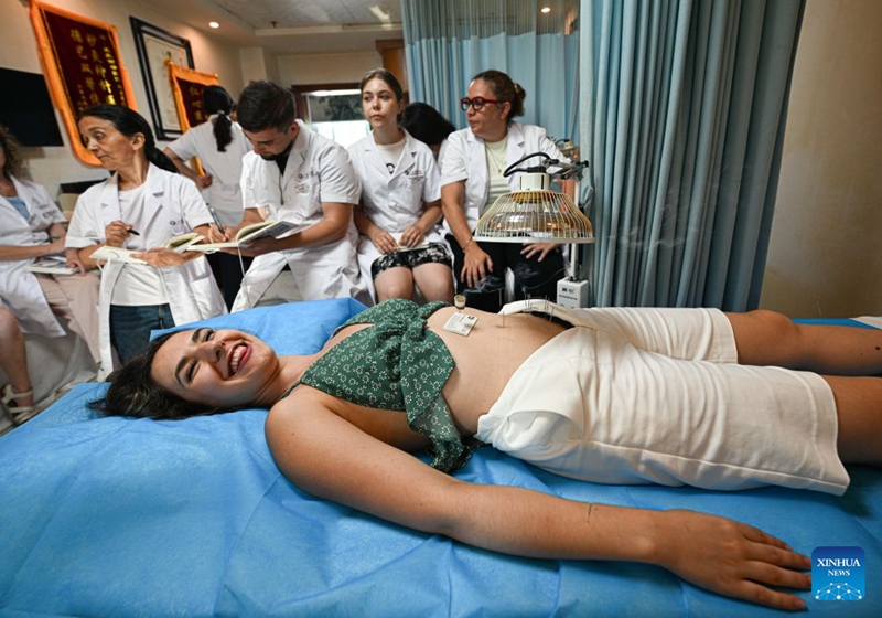 An international student experiences traditional Chinese medicine (TCM) treatments at Sanya Hospital of TCM in Sanya, south China's Hainan Province, Aug. 26, 2026. Photo: Xinhua