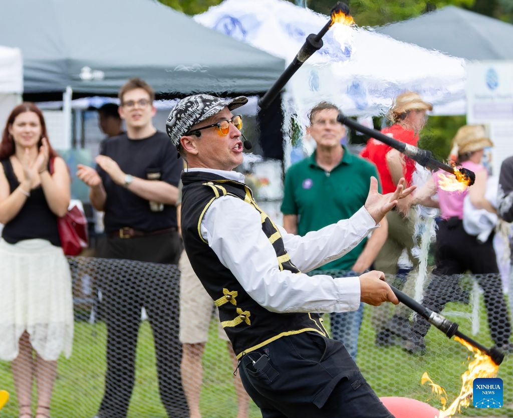 A busker performs at the 2026 Toronto International BuskerFest in Toronto, Canada, on Sept. 4, 2026. This 4-day event kicked off here on Friday, bringing together about 100 performers from around the world. (Photo: Xinhua)