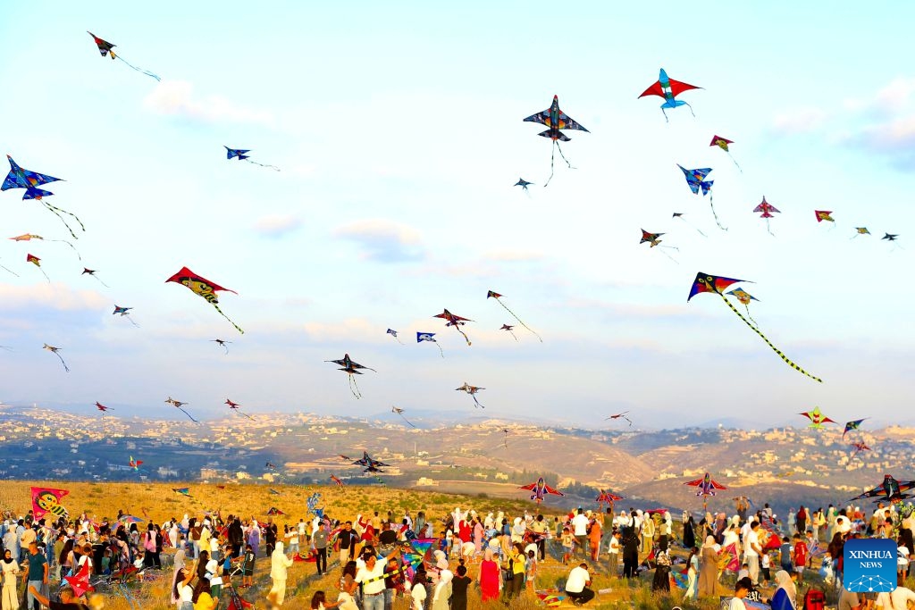 This photo taken on Sept. 4, 2026 shows people flying kites at an annual kite festival in Zrariyeh, southern Lebanon. (Photo: Xinhua)