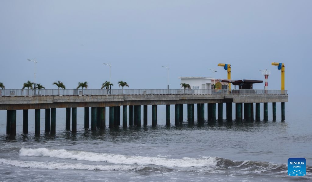 This photo shows electric boat lifts at the La Libertad Pier in El Salvador, Sept. 3, 2026. The China-aided La Libertad Pier was put into operation in 2024. It has become a popular seaside attraction in La Libertad, featuring sightseeing and rest areas, dining and commercial facilities, and electric boat lifts. (Photo: Xinhua)