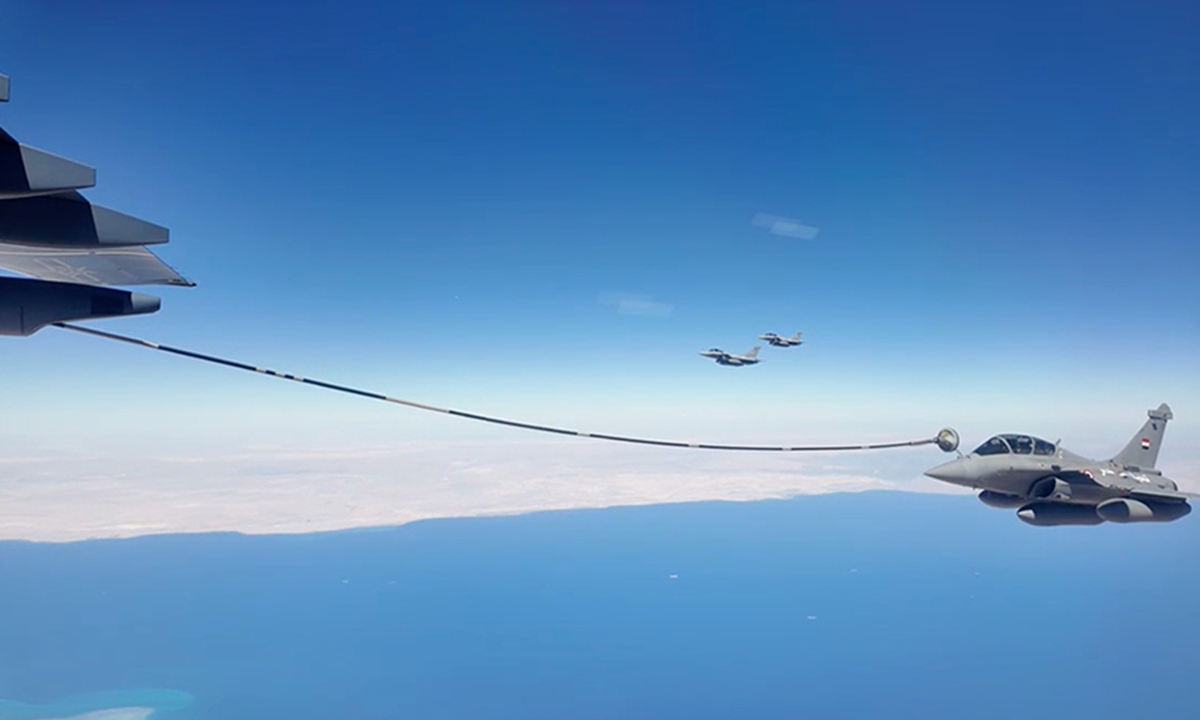 A PLA YU-20 tanker refuels an Egyptian Rafale fighter. Photo:  Screenshot from X account of an official military spokesperson for the Egyptian Armed Forces