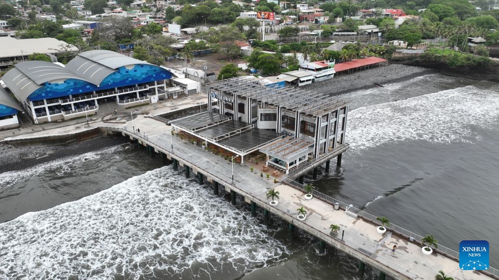 An aerial drone photo taken on Sept. 3, 2026 shows dining and commercial facilities at the La Libertad Pier in El Salvador. The China-aided La Libertad Pier was put into operation in 2024. It has become a popular seaside attraction in La Libertad, featuring sightseeing and rest areas, dining and commercial facilities, and electric boat lifts. (Photo: Xinhua)
