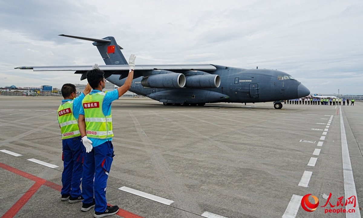 Ground and maintenance crews wave to a Y-20 transport aircraft carrying China's second batch of aid supplies to Nepal as it departs Shenzhen Bao'an International Airport on September 1, 2026. Photo: People.cn