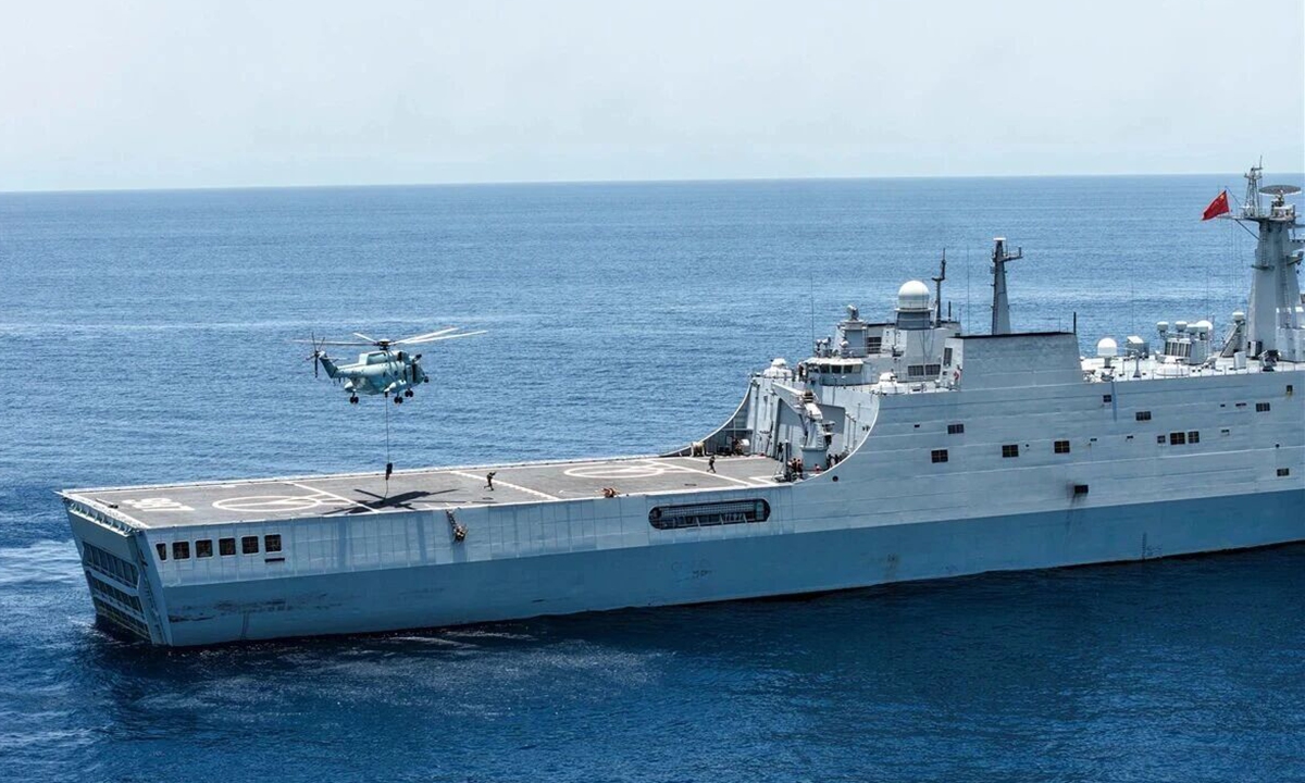 Special operations forces rappel from a helicopter onto the Type 071 amphibious landing ship Wuzhishan (Hull 987). Photo: PLA Navy WeChat account