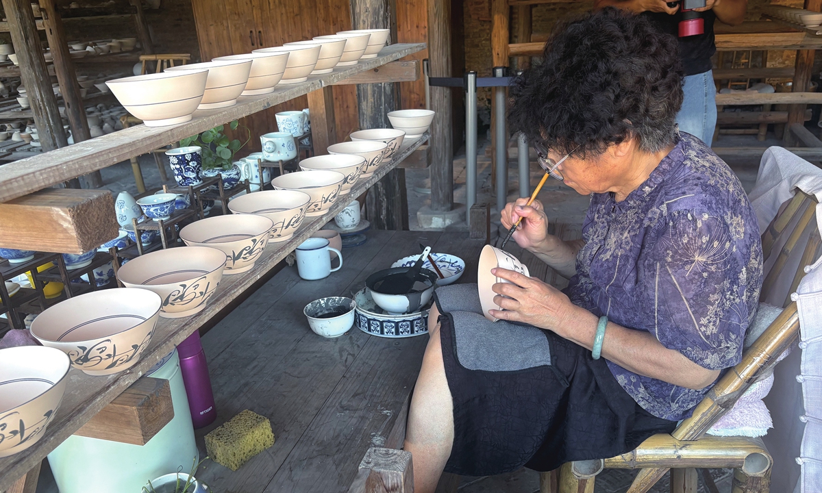 A local craftswoman paints patterns on a bowl in Jingdezhen, East China's Jiangxi Province, on August 26, 2026. Photo: Li Hang/GT