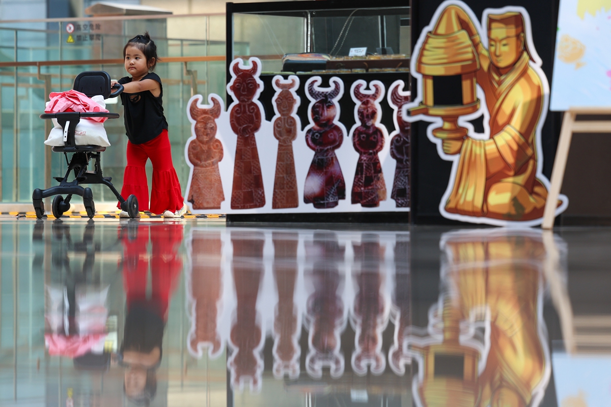 A kid explores an exhibition of the cultural relic designs by students in the Beijing?Tianjin?Hebei Region, children with autism, and international students in China on September 2, 2026 in Shijiazhuang, North China's Hebei Province. More than 200 pieces (sets) of creative works by the youths are displayed at the exhibition. Photo: VCG
