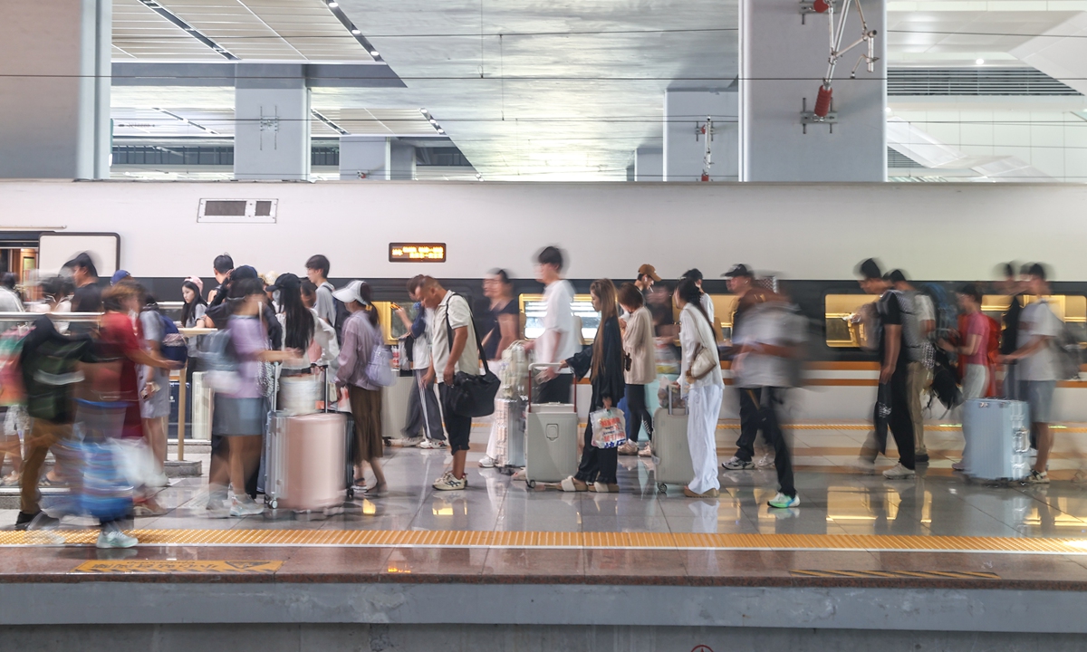 Passengers travel at Nanchang East Station in East China's Jiangxi Province on September 1, 2026. China State Railway Group Co Ltd said the 62-day China Railway summer transport period ended on September 1. From July 1 to August 31, national railways carried a cumulative total of 954 million passengers. Photo: CNS Photo
