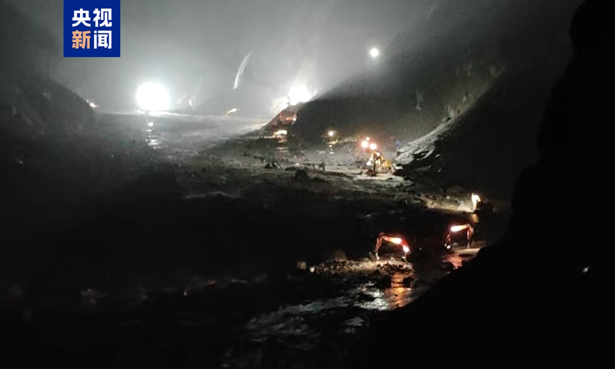 Road-clearing operations underway on national highway G216 in Gyirong County, Southwest China's Xizang Autonomous Region, in the early hours of September 2, 2026. Photo: CCTV News