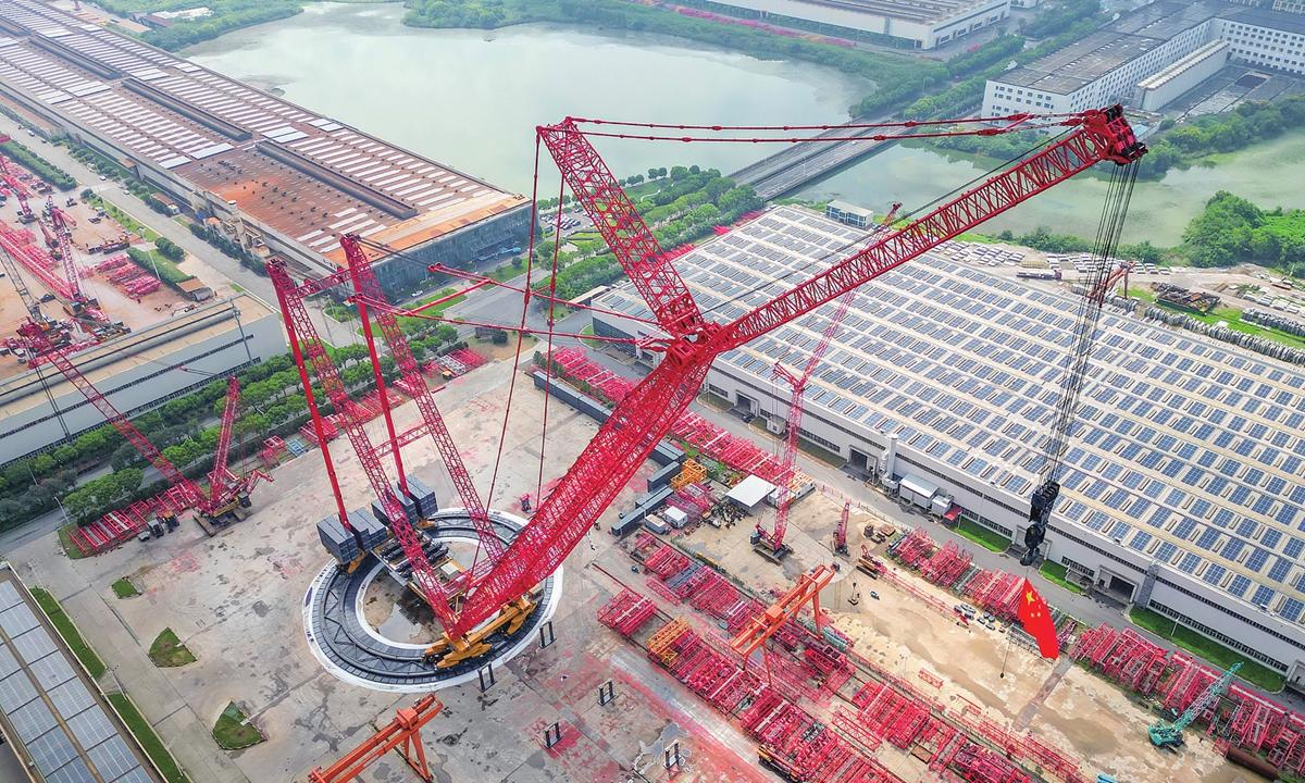The world's first 250,000-ton-meter ring crane rolls off the production line in Huzhou, East China's Zhejiang Province, on September 1, 2026. Its debut marks a key domestic breakthrough in ultra-heavy nuclear power lifting equipment, ending reliance on foreign technology. Photo: VCG