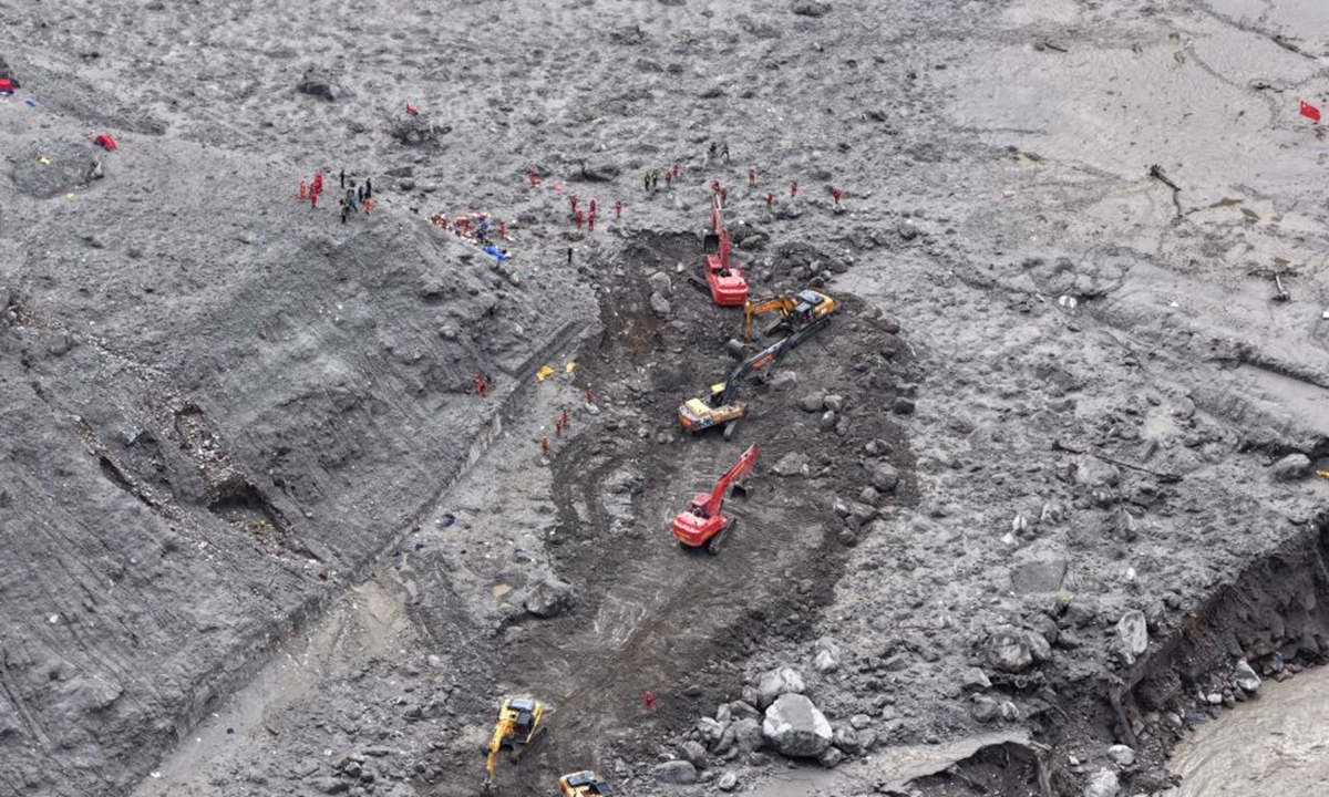 Large machineries carry out operations in the disaster-stricken core area. Photo: Xinhua