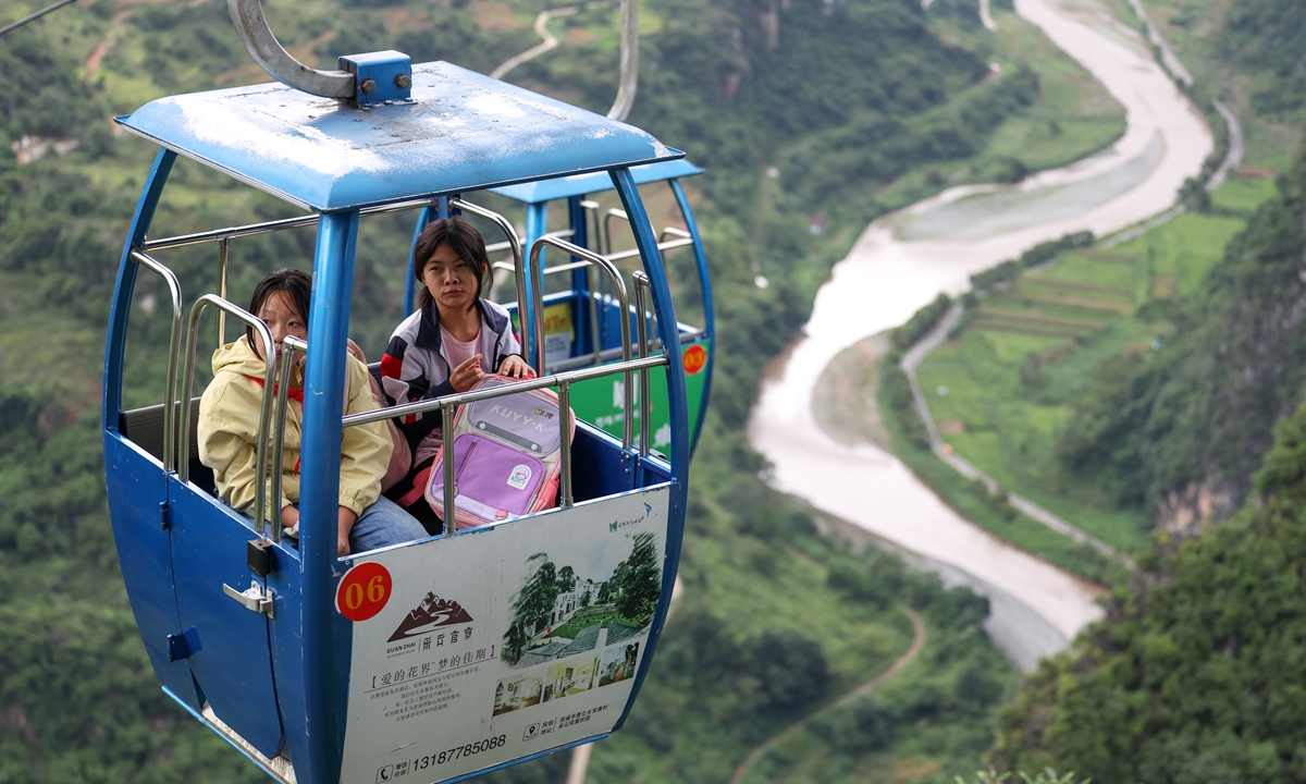 Two primary school students ride the aerial school bus to school in Qujing, Southwest China's Yunnan Province, on August 30, 2026. Photo: VCG