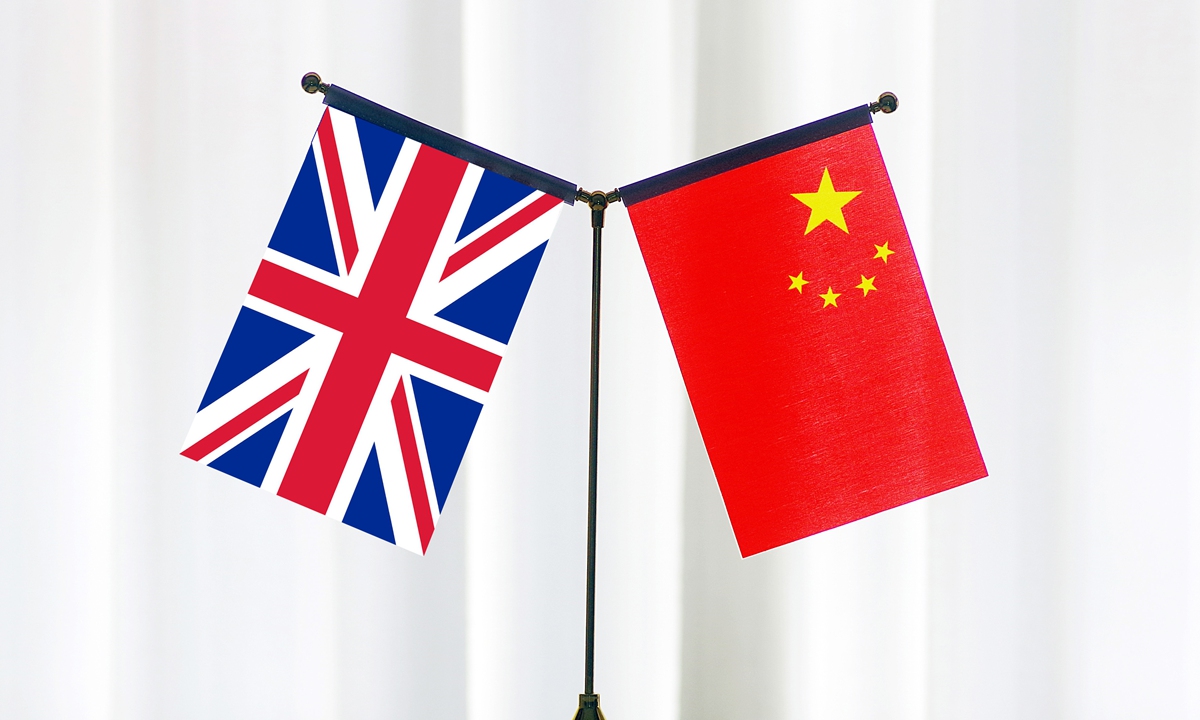 The Chinese and British flags Photo: VCG